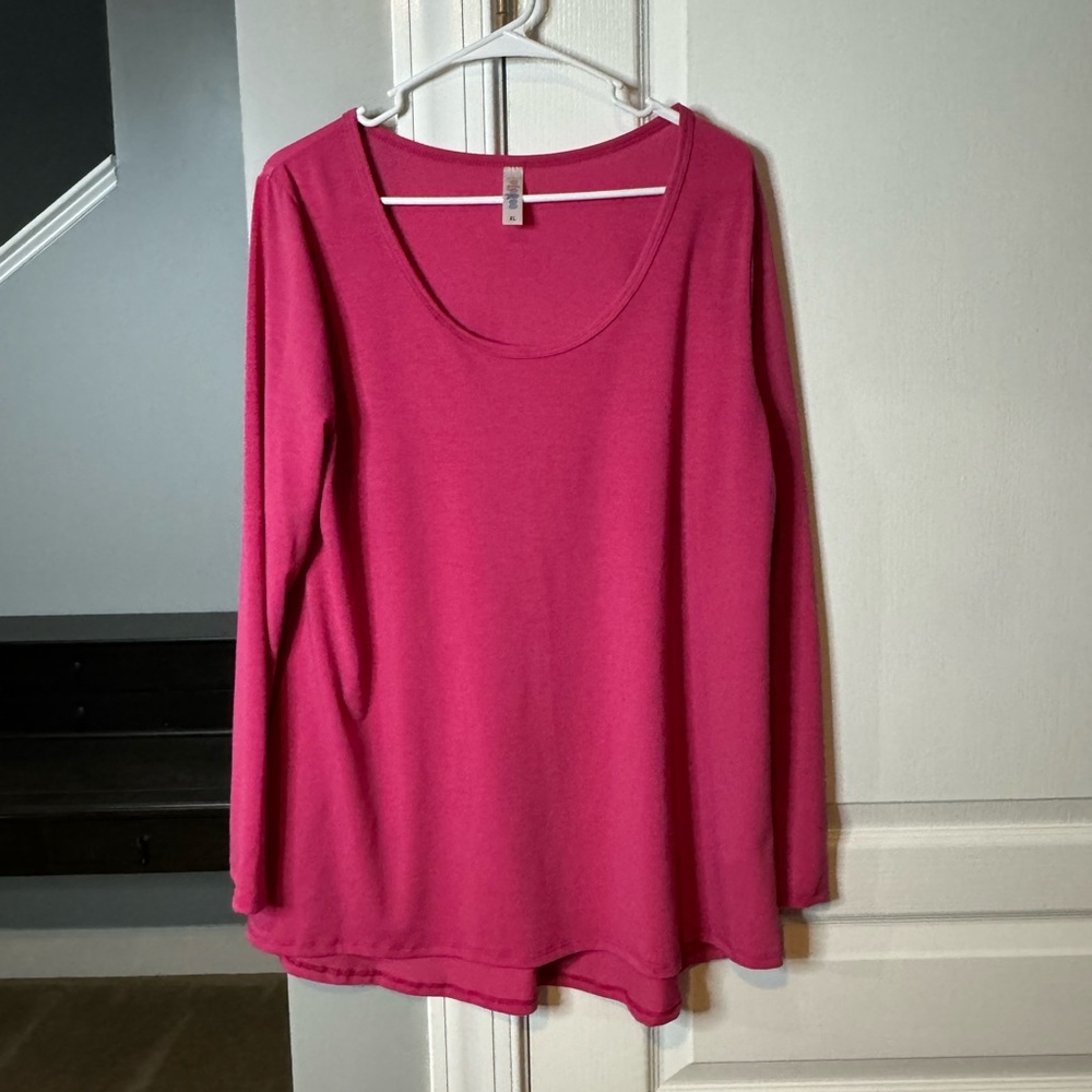 LuLaRoe Lynnae shirt, pink, size Xl